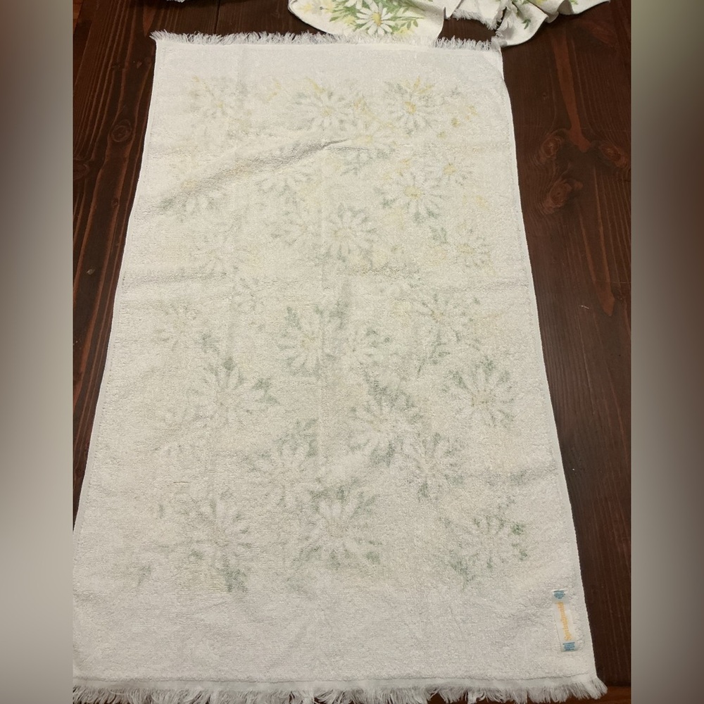 Vintage Set of Springmaid Bath Towels Each measure - Picture 5 of 14